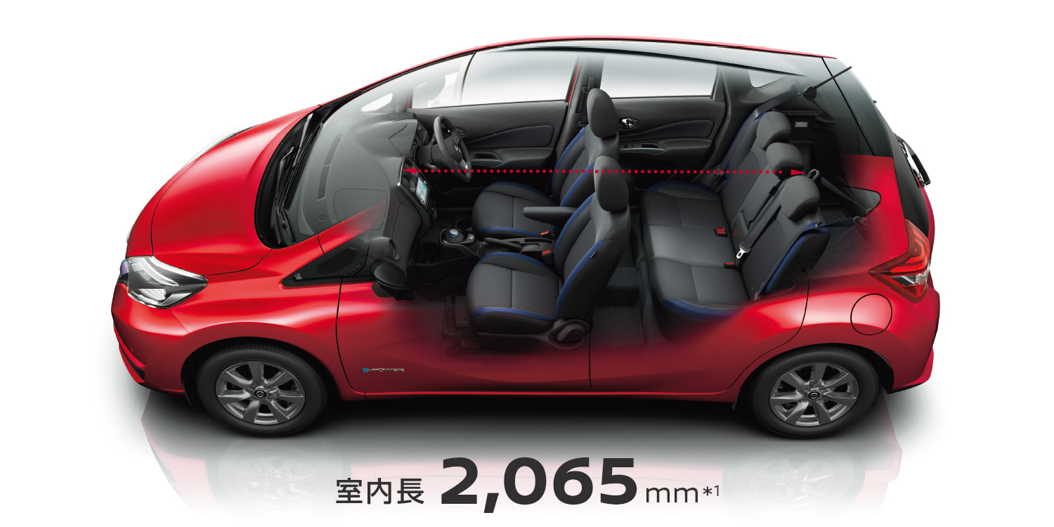 ニッサン　ノートの車内